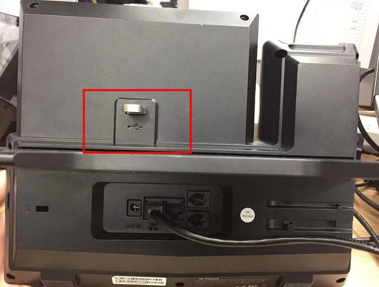 أدخل محرك أقراص USB